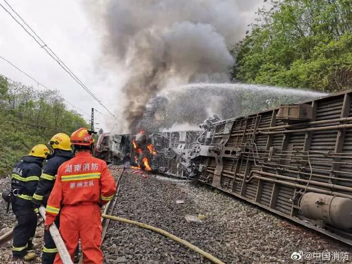 車內視頻曝光!火車脫軌已致1人遇難,4人重傷,親歷者講述生死瞬間