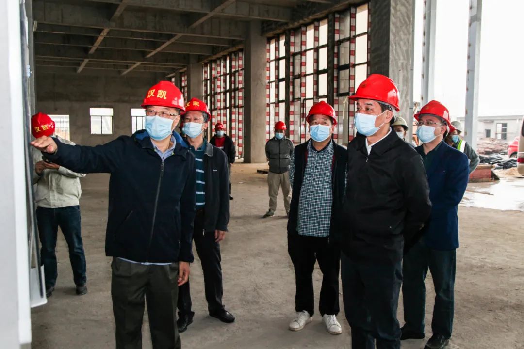 区委书记伍培进检查疫情防控和安全防护等工作