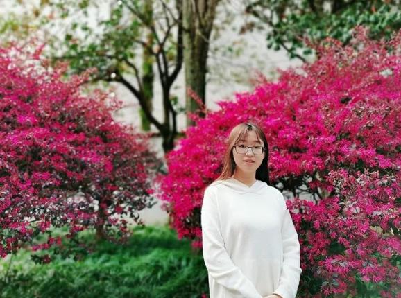 春暖花开67她诵读祖雨晴抗疫一线的粉虹力量