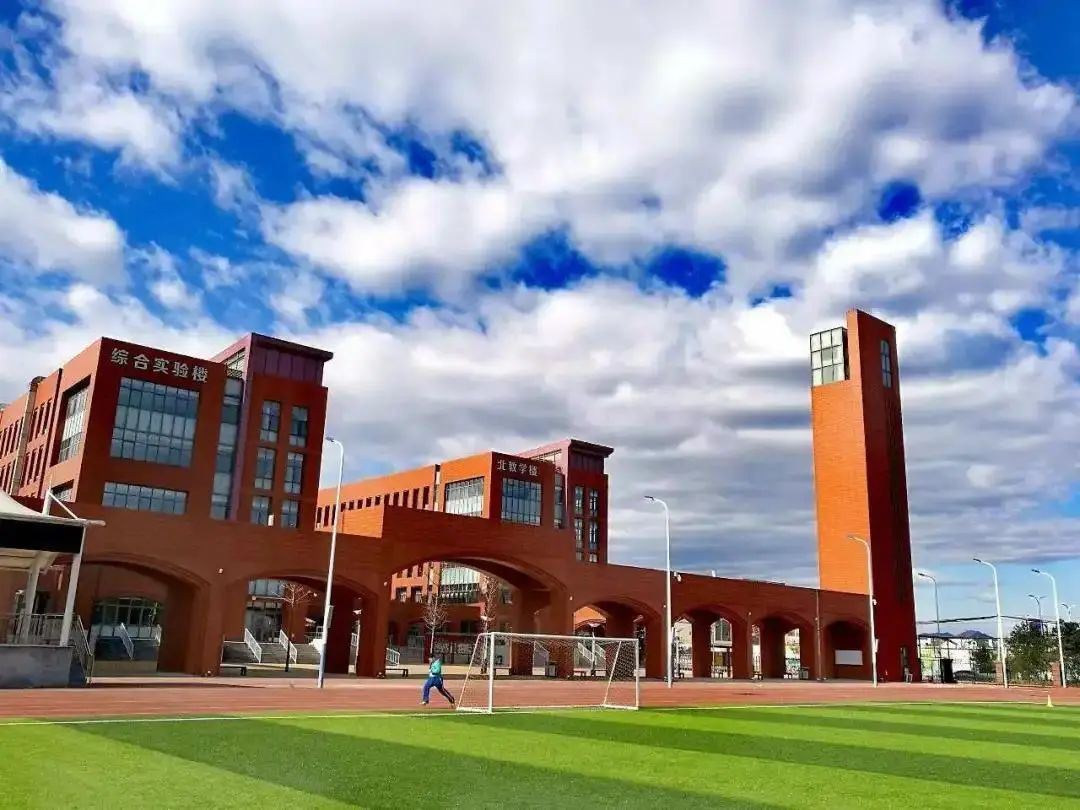 校,2008年转为公立学校, 2014年与文汇小学合并成为九年一贯制学校