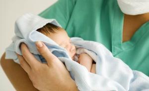 34岁子宫内膜癌患者顺利生育，怀孕生孩子会把毛病带掉？