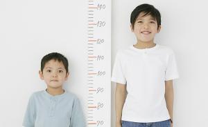 孩子不长高是因晚长？长高误区多，高个爸妈也可能生矮个娃