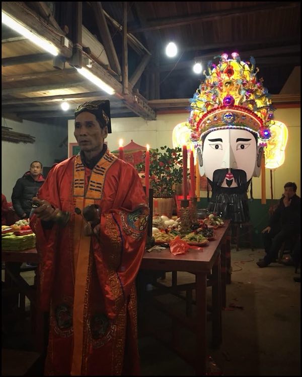 正月十七海神头像焚化升天后,乡老会留三柱香带回妈祖庙供奉.