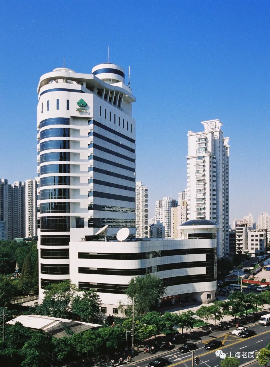 台开辟26频道,作为电视教学的专用频道,此亦是上海教育电视台的前身