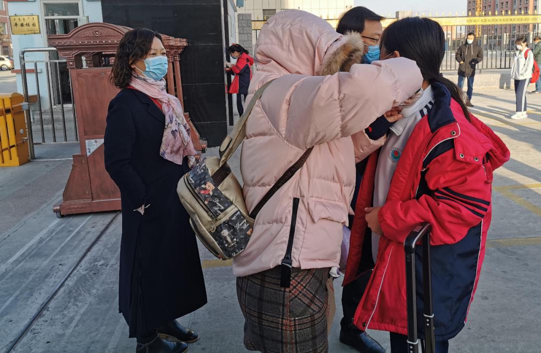 扎鲁特一中高三学生正式开学