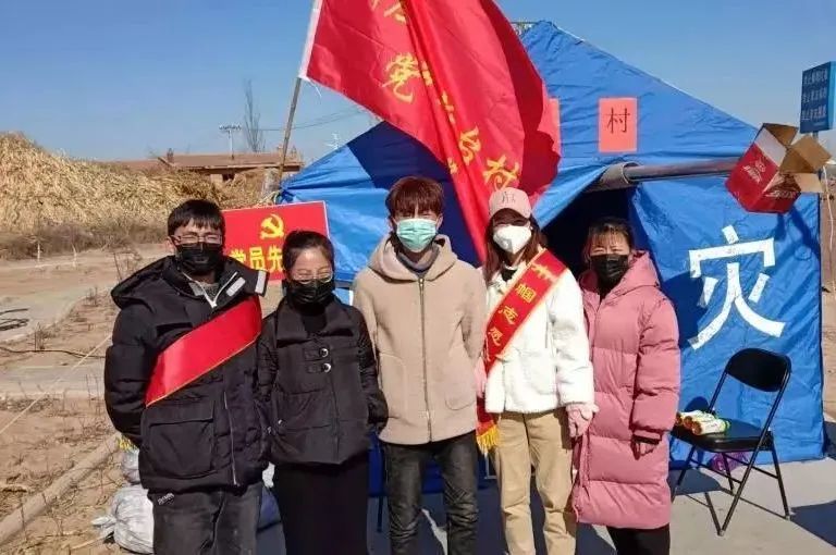 王林生是云南人,从学校毕业后却选择到克拉玛依扎根,从现场地质员干起