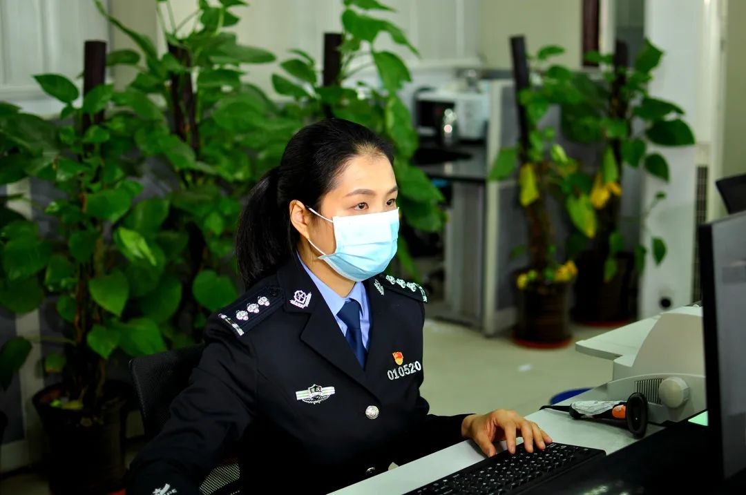 点赞丨以网传情线上抗疫的车管警花