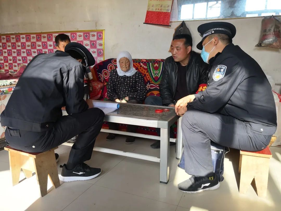 社区民警的好帮手治安户长马小平