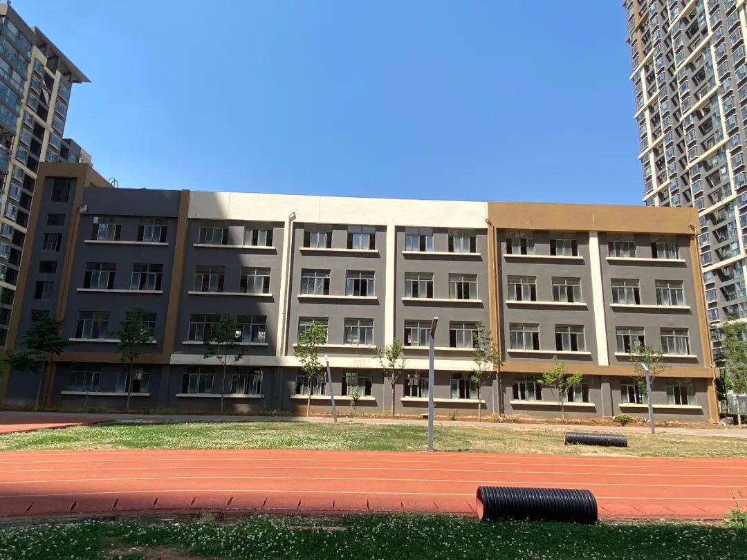 春城小学为啥搬迁好多家长急了官方回应7大热点问题