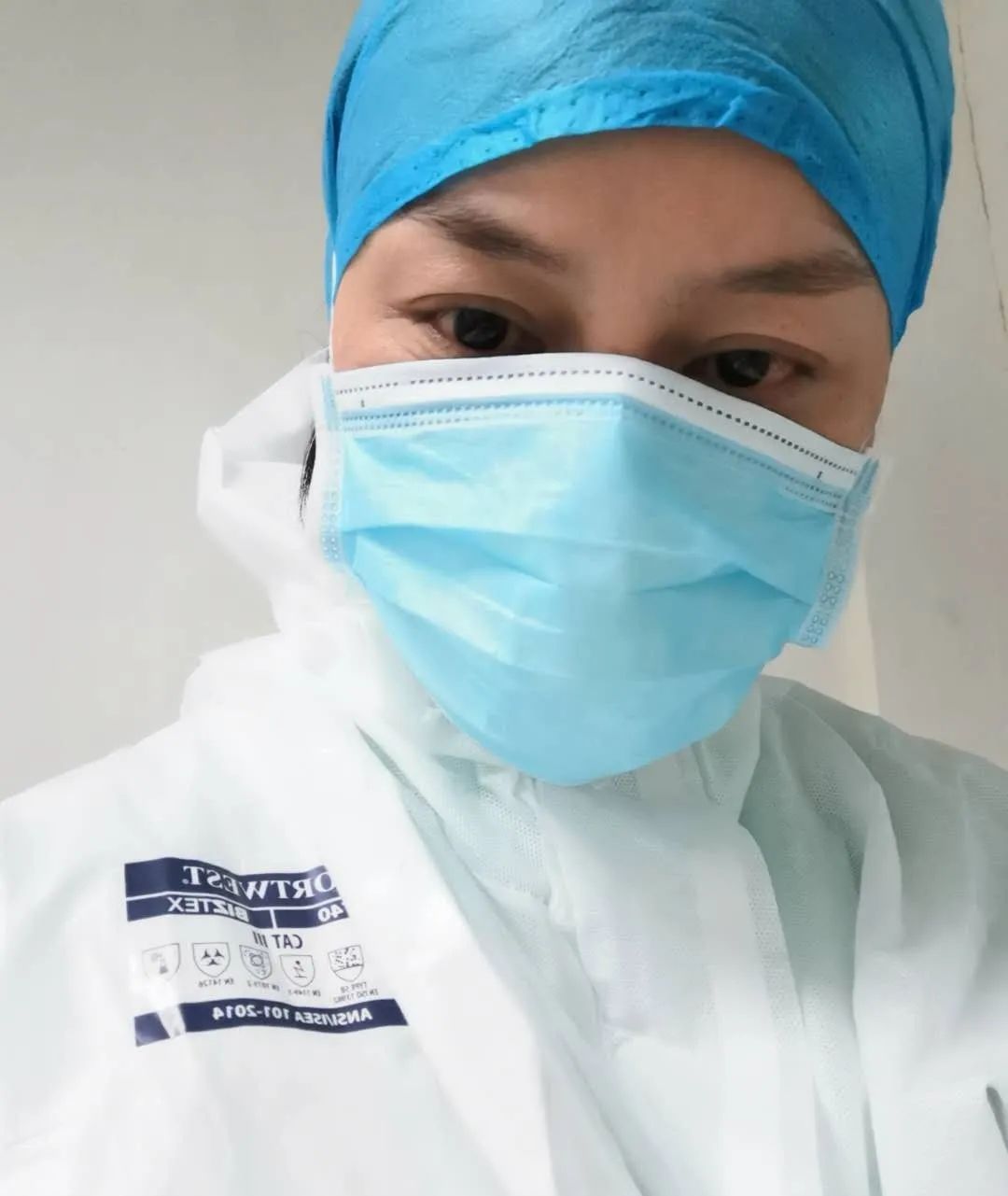 武汉抗疫巾帼英雄榜与病魔抢时间的急诊科护士长吴湘玭