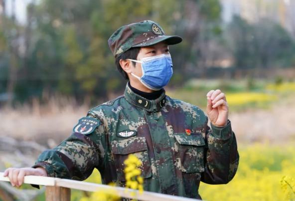 红霞映日便是春天患者送给她这8个字