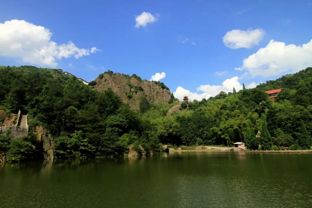 泉美,谷幽;位列鄂东南四大佛教名山(天台山,东方山,龙角山,黄荆山)
