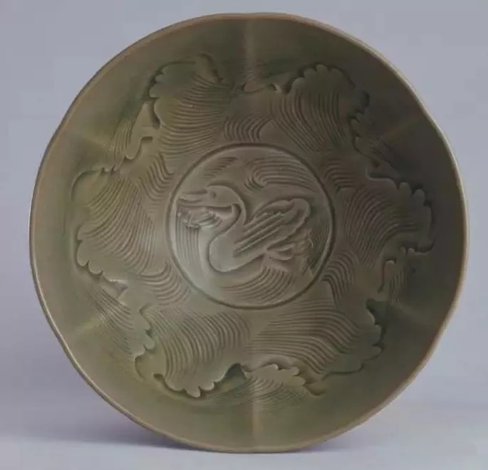 宋 耀州窑青釉刻海水鸭纹碗 故宫博物院藏