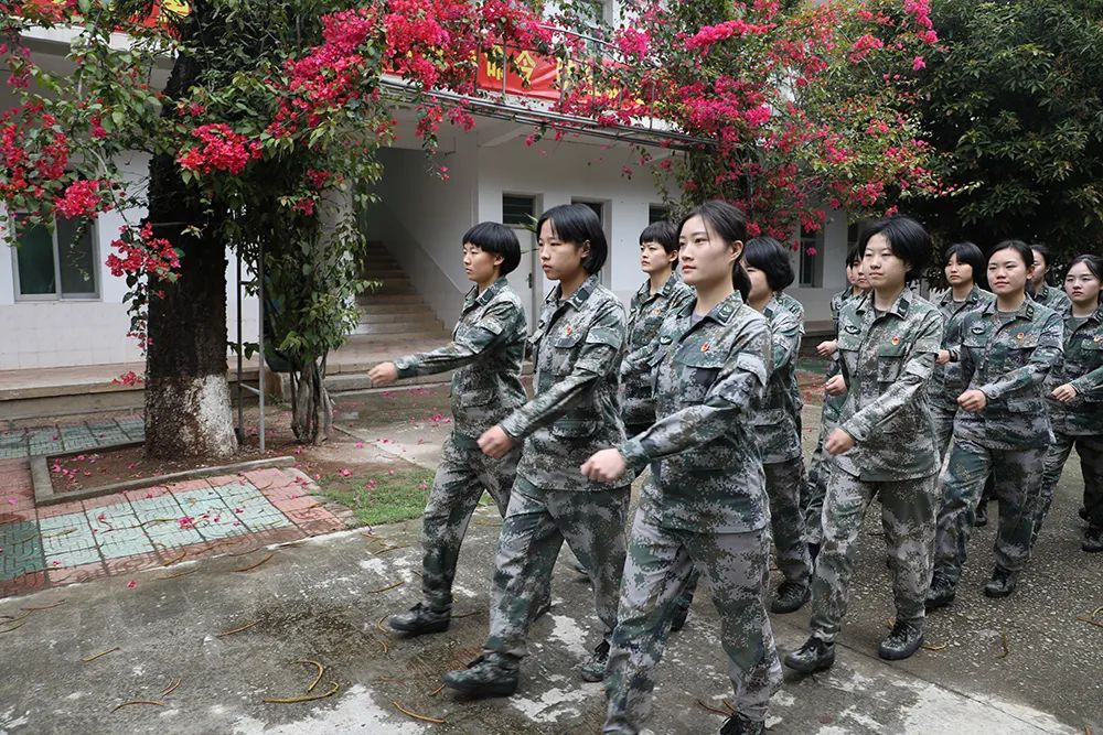 两次转岗岗岗精彩这个女兵不简单