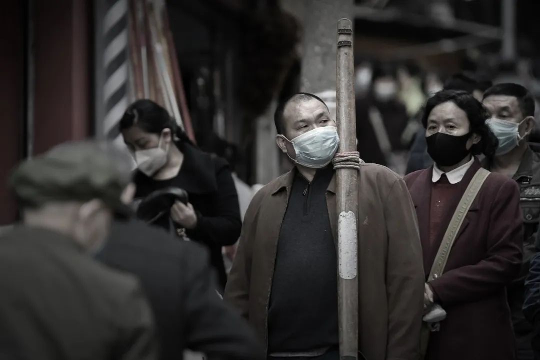 疫情在我國已經得到基本有效控制,全國各地陸續復工復產,人們的生活也