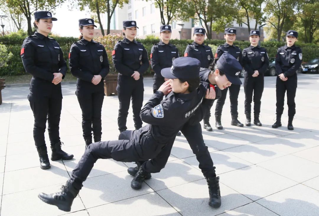 女民警训练图片