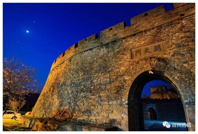 直播ing丨品美食赏灯光秀央视正在直播台州府城