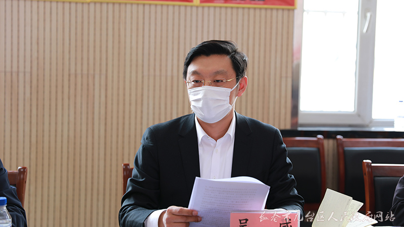 区委常委,副区长吴威主持会议并要求,各乡镇(街)推进速度要"快".