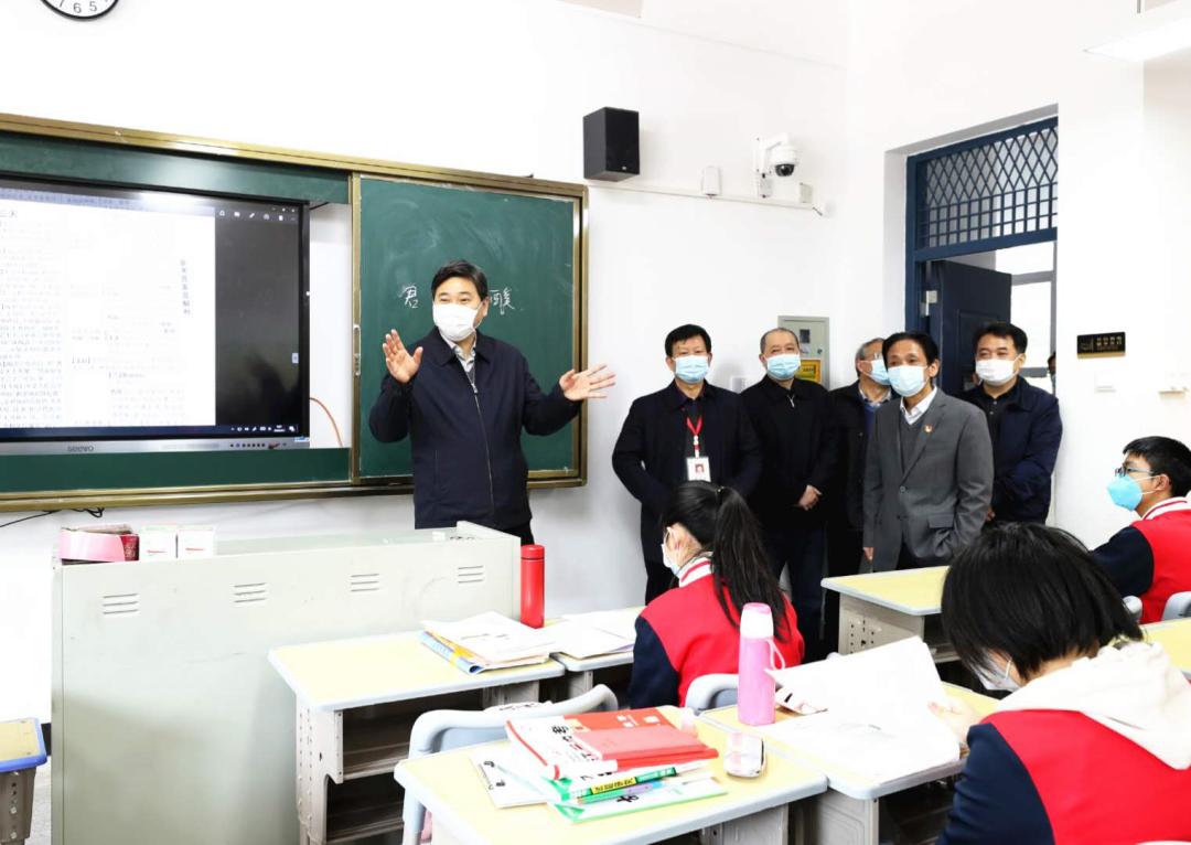 钟志生:切实把广大师生生命安全和身体健康放在首位,让