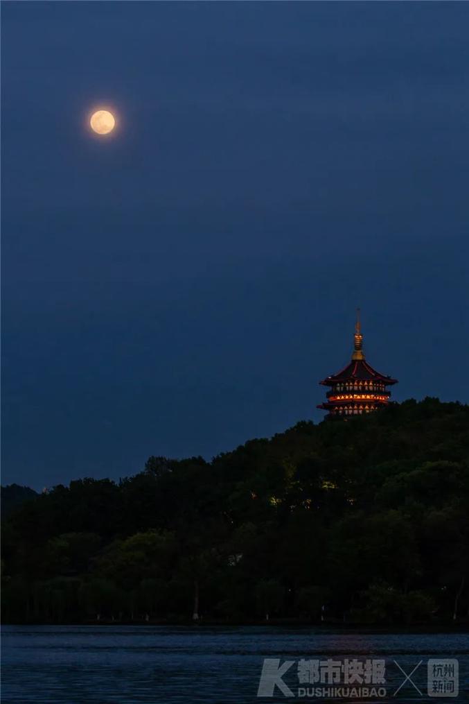 雷峰塔月亮图片