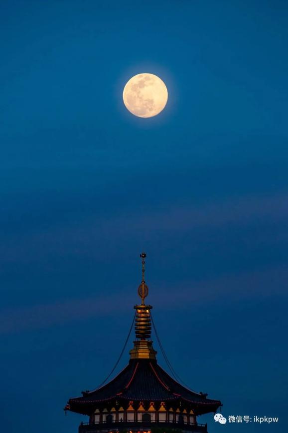 杭州今晚的月亮怎么拍,位置都给你选好了