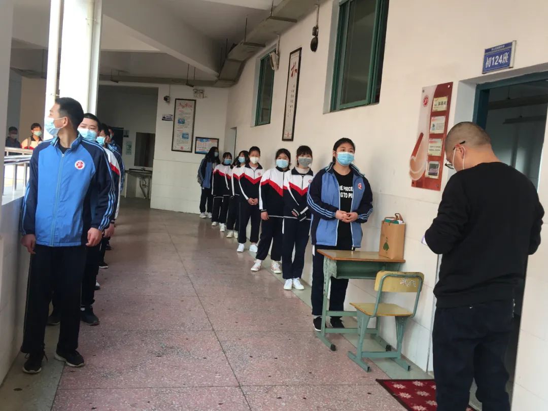 开学了丨终于等到你我们将为你全力以复站好安全岗