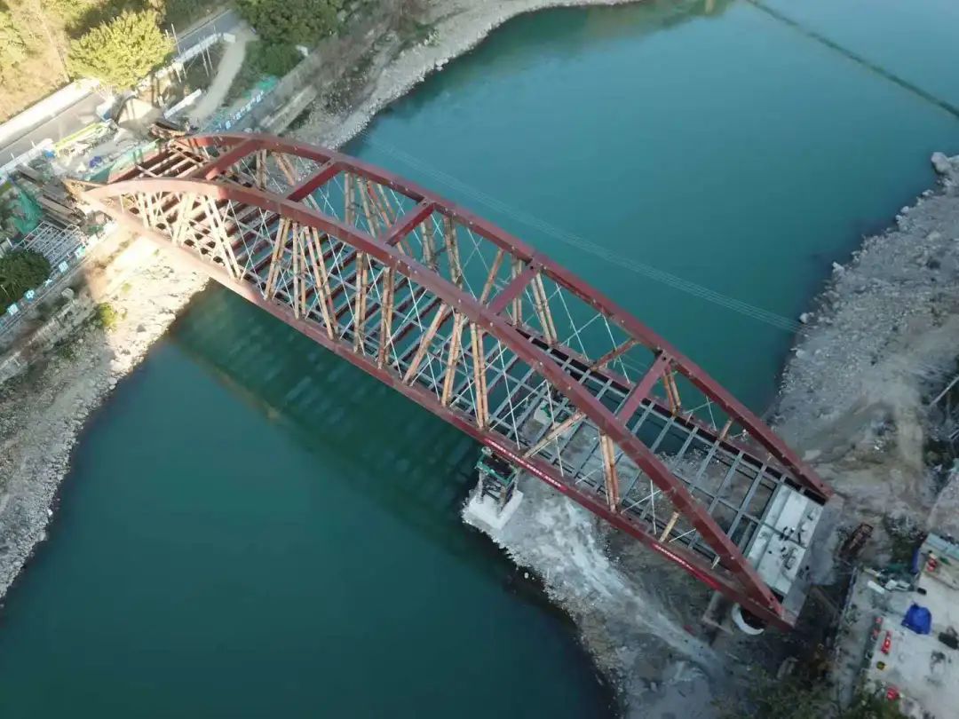 连心桥上的曼妙乐章