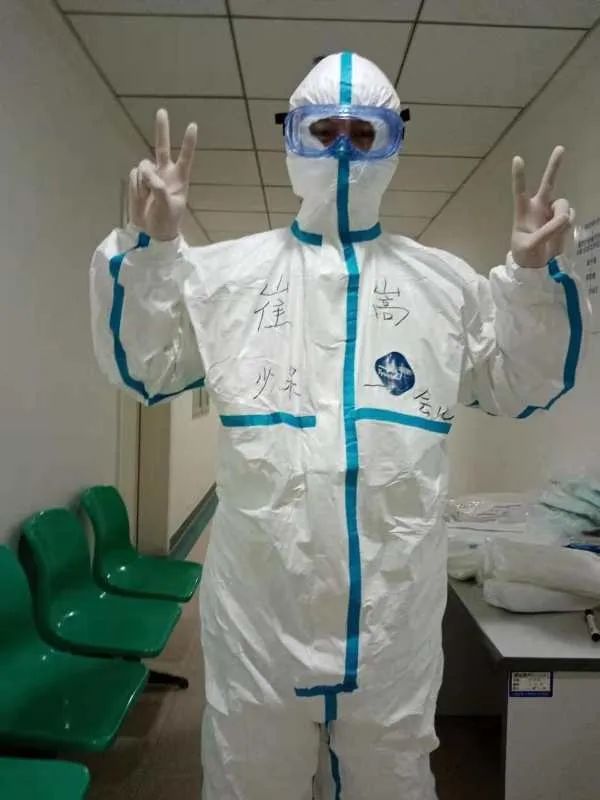 崔嵩赶紧出来