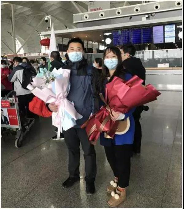 2月2日,我院援湖北重症医疗队出征,在机场送别的人群中,或许不会有人
