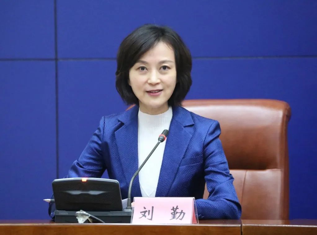 中共济南市委宣传部副部长,市政府新闻办公室主任刘勤主持新闻发布会