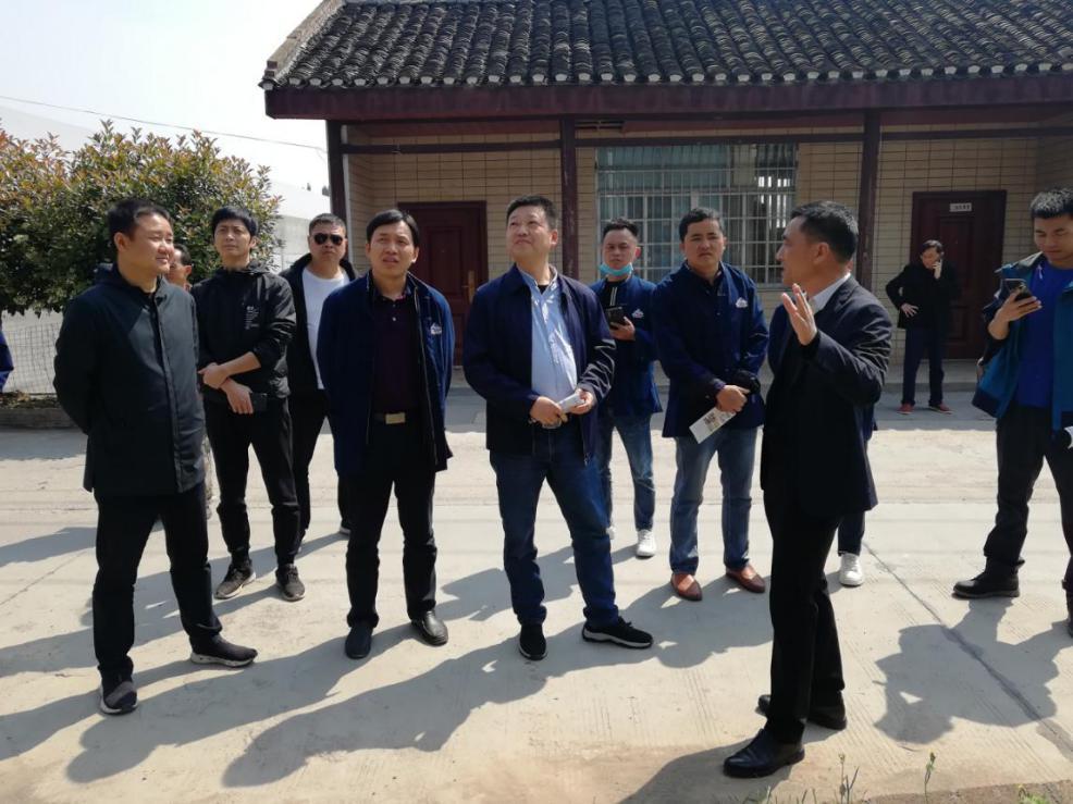 马王溪村地处泸溪县浦市镇西南4公里处,白泗公路,浦凤公路穿村而过.