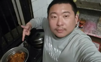 重庆小伙发明新菜“南瓜蒸渣肉”，叫嚣PK新东方厨师学校