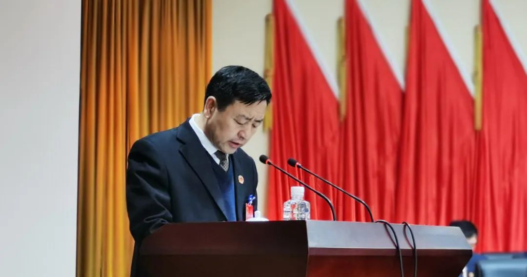 会议由市人大常委会副主任王洪权主持.