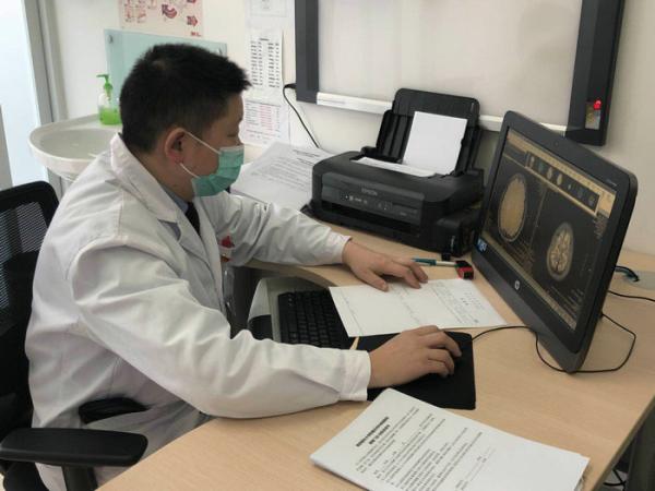 不好走路真的是中风吗可能是帕金森病