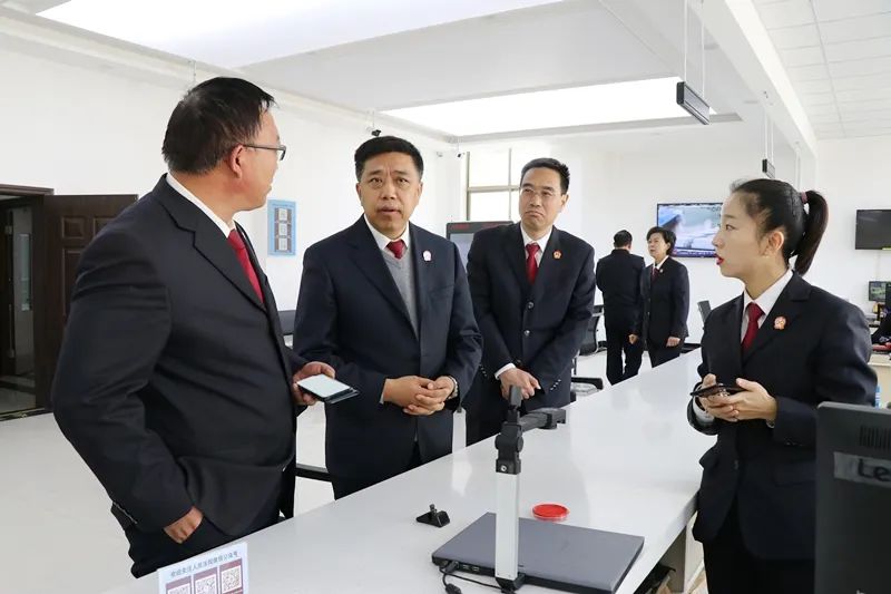 李小宁检查指导诉讼服务中心运行情况