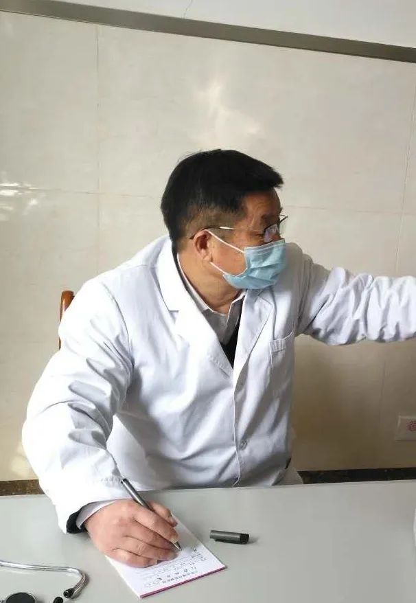 一名"老军医"的71天坚守