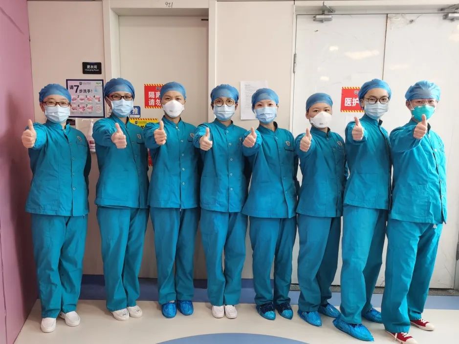 近一个月来,科主任卢颖如带领科室骨干,坚定勇敢地