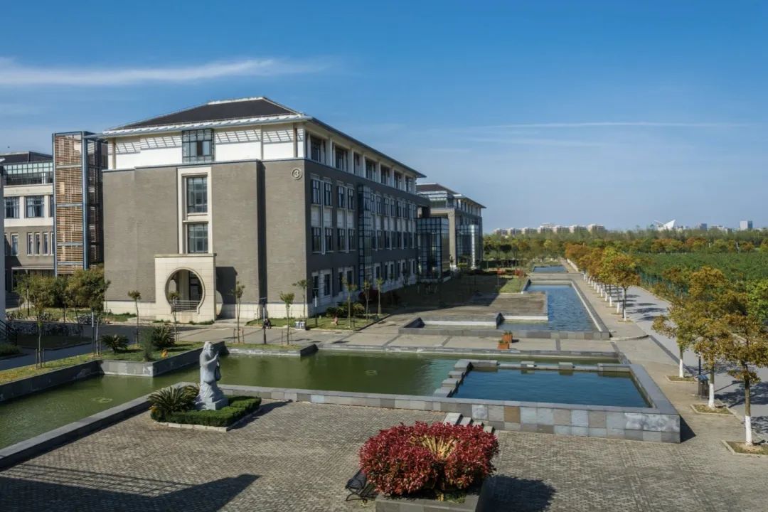 直播安排三位高颜值海大学姐带你360云赏校园