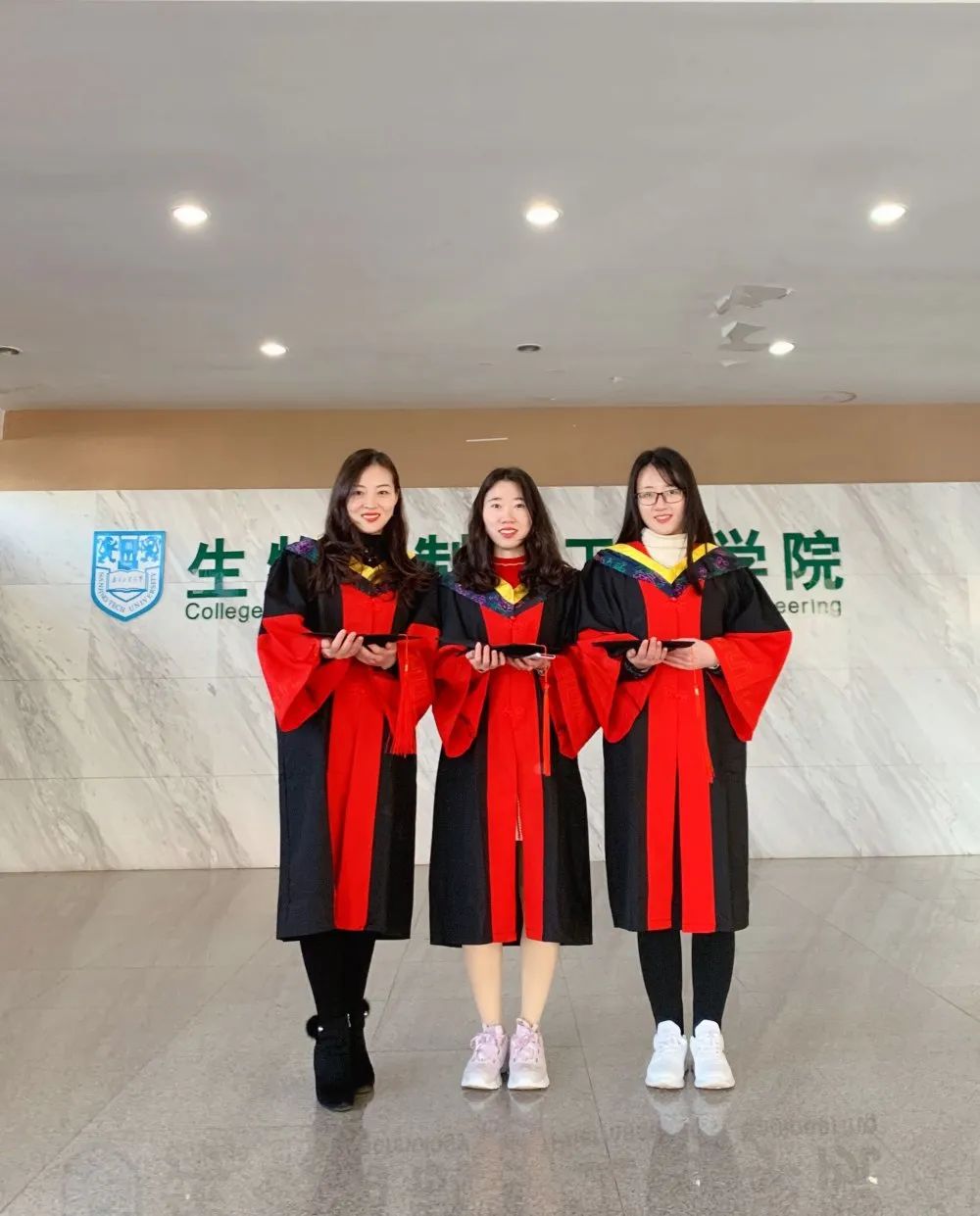 有才有颜有故事的真女神