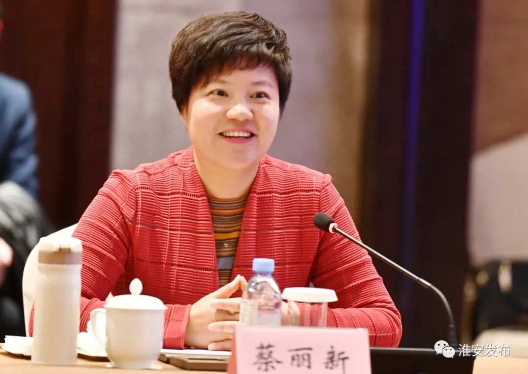 3月24-25日,蔡丽新一行赴上海开展招商引资,与红星美凯龙集团董事长