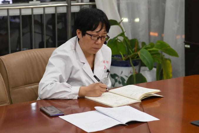 ct片子怎么印中医院：我们身边平凡的抗“疫”英雄石印服-AED除颤器产品网