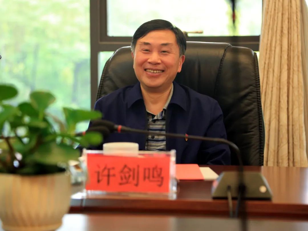 杨瑞斌表示,此次会议中,区纪委监察委提出的宝贵意见