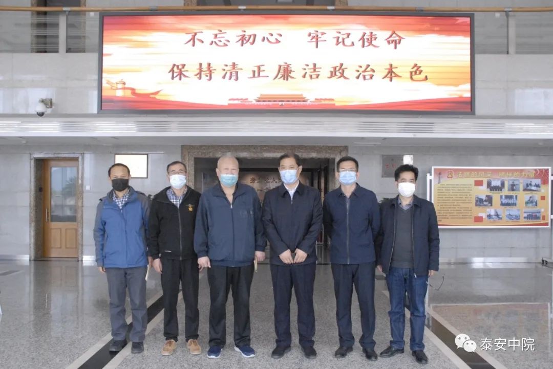 朱云三院长与退休老同志谈心谈话