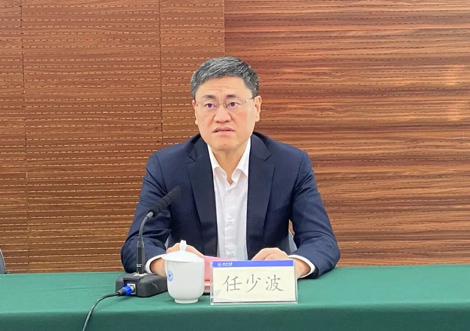 吴晶赴浙江大学开展同心抗疫慰问捐赠活动