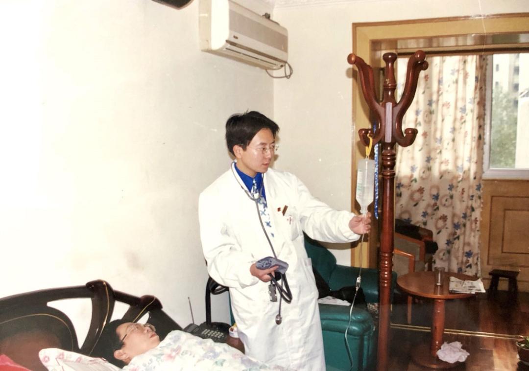 在浦东屡创"纪录"杜兆辉,便是全科医生中的代表人物.