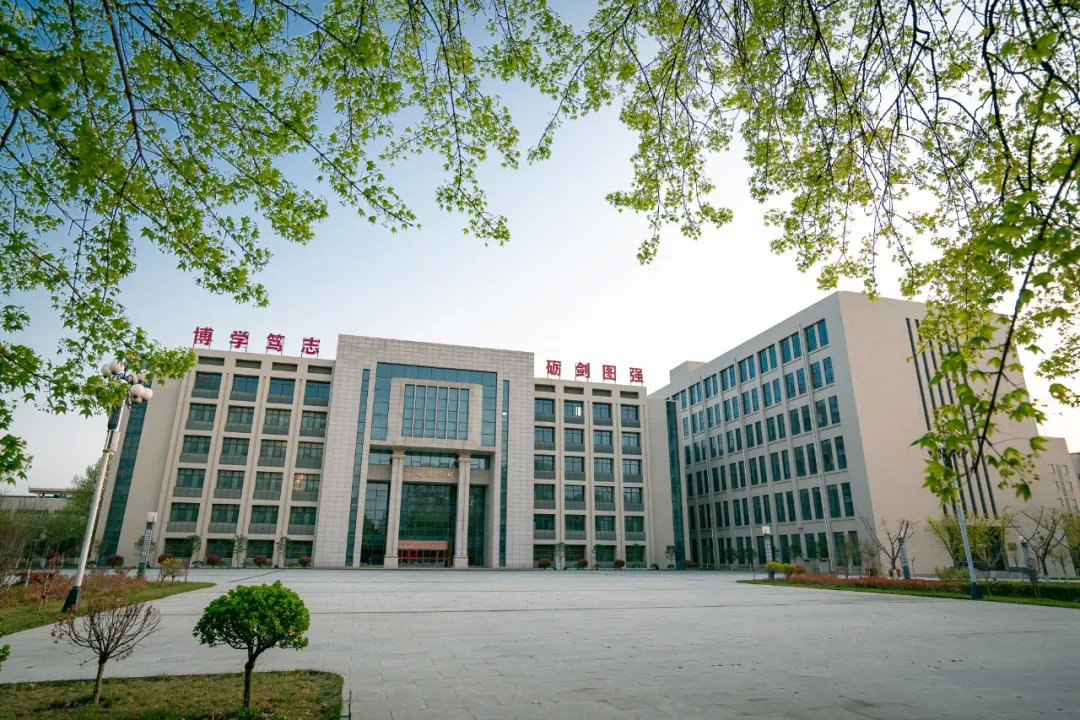 美如画的火箭军工程大学静待学子们归来