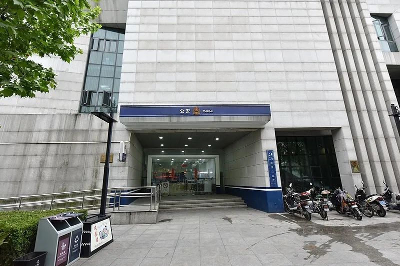 近日,上海市公安局青浦分局盈浦派出所快速侦破一起盗窃案件.