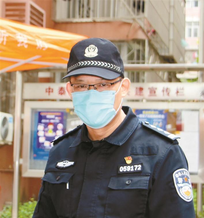 年9月出生,1995年入警,现任深圳市公安局罗湖分局桂园派出所二级警员