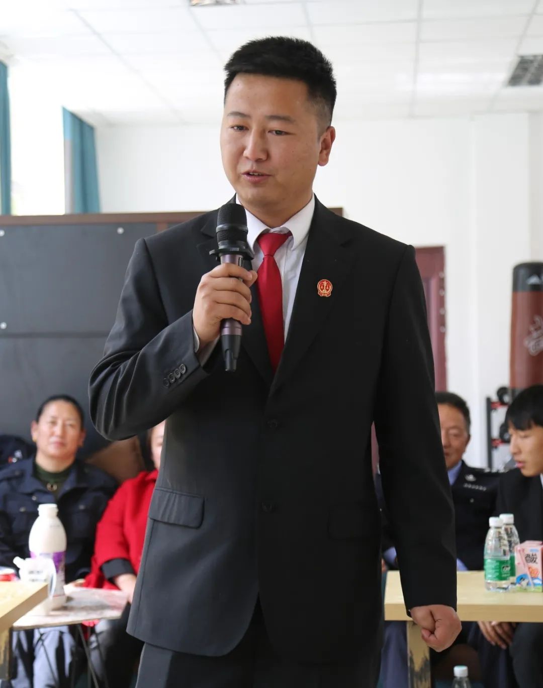 薪火相传许平同志退休欢送会暨主题党日活动