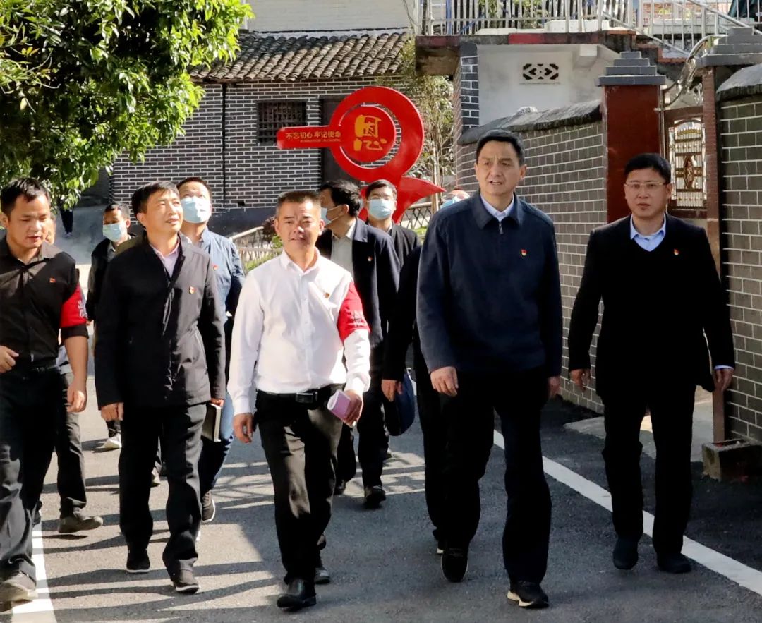 李紅軍先後來到始興縣馬市鎮聯俄村,羅壩鎮河渡村,仁化縣城口鎮恩村